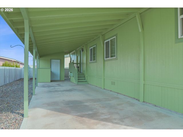 109 BLUE HERON Dr, Longview, WA 98632
