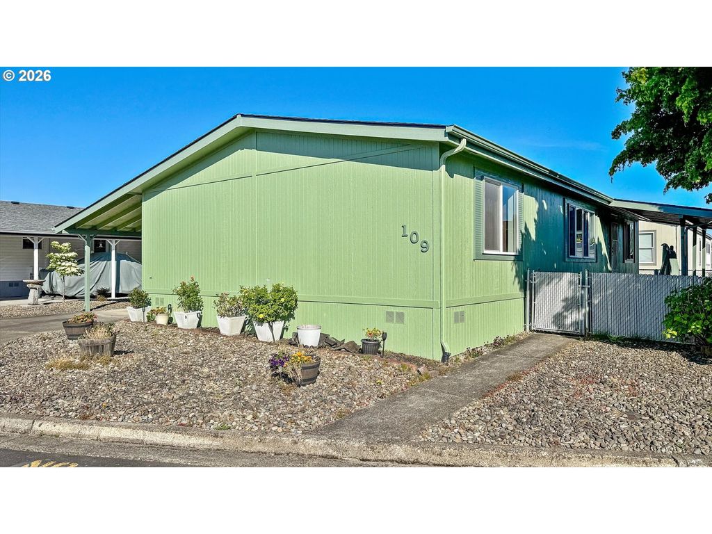 109 BLUE HERON Dr, Longview, WA 98632