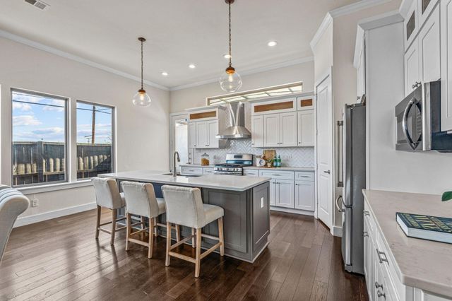 600 Melba Street, Dallas, TX 75208