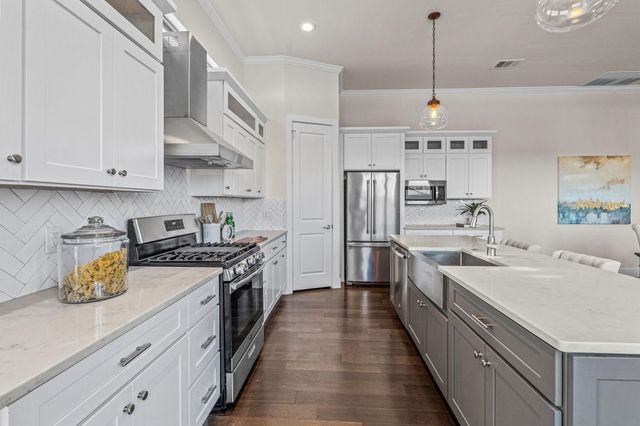 600 Melba Street, Dallas, TX 75208