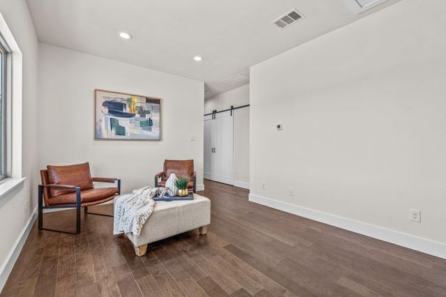 600 Melba Street, Dallas, TX 75208