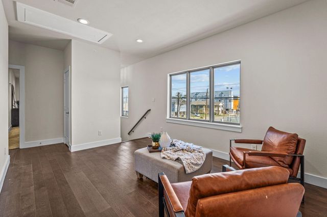 600 Melba Street, Dallas, TX 75208