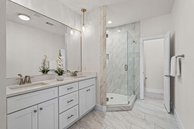 600 Melba Street, Dallas, TX 75208