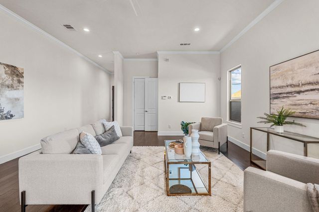 600 Melba Street, Dallas, TX 75208