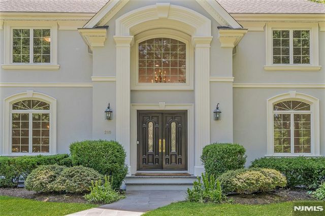 210 Woodmere Court, Franklin Lakes, NJ 07417