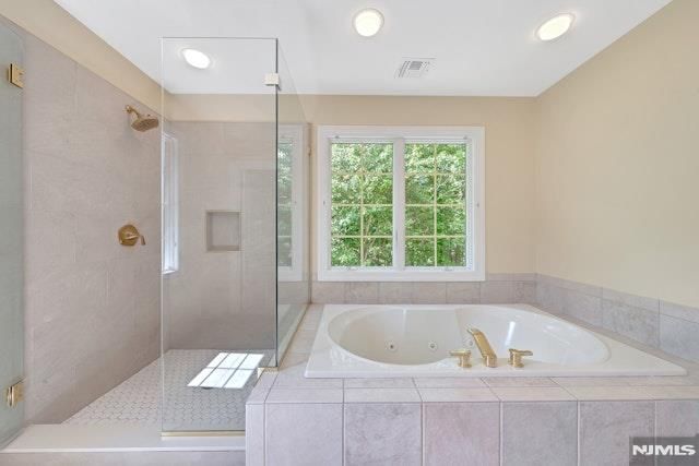 210 Woodmere Court, Franklin Lakes, NJ 07417