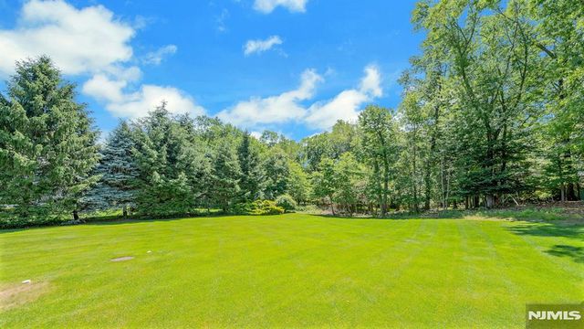 210 Woodmere Court, Franklin Lakes, NJ 07417