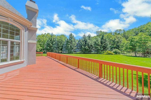 210 Woodmere Court, Franklin Lakes, NJ 07417