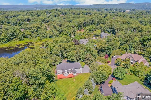 210 Woodmere Court, Franklin Lakes, NJ 07417