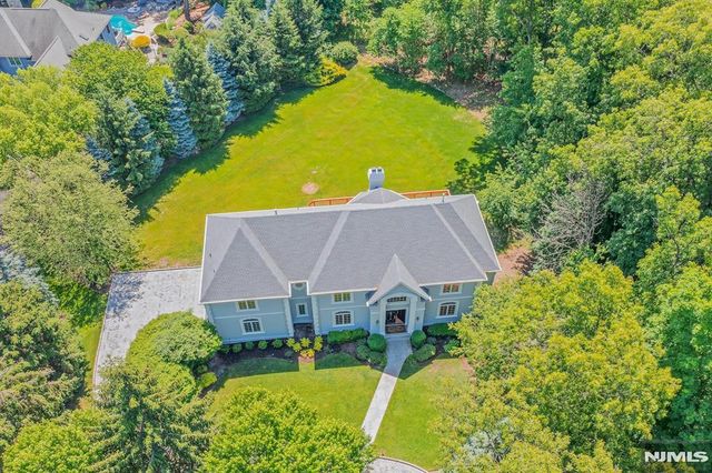 210 Woodmere Court, Franklin Lakes, NJ 07417