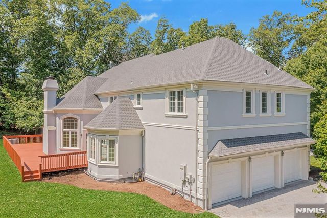 210 Woodmere Court, Franklin Lakes, NJ 07417