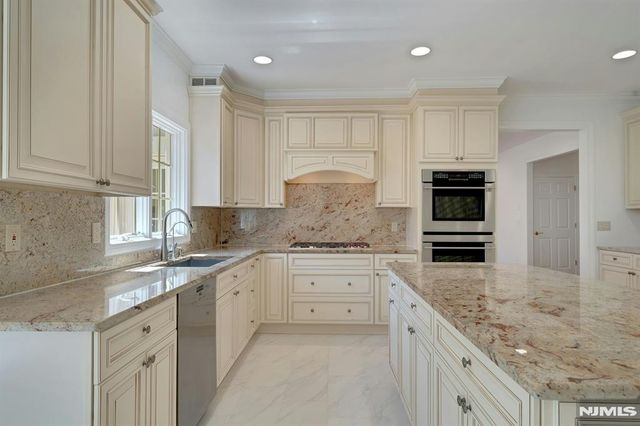 210 Woodmere Court, Franklin Lakes, NJ 07417