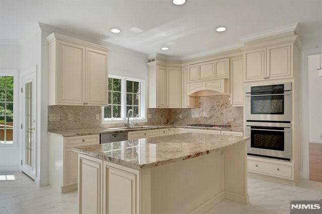 210 Woodmere Court, Franklin Lakes, NJ 07417
