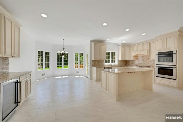 210 Woodmere Court, Franklin Lakes, NJ 07417
