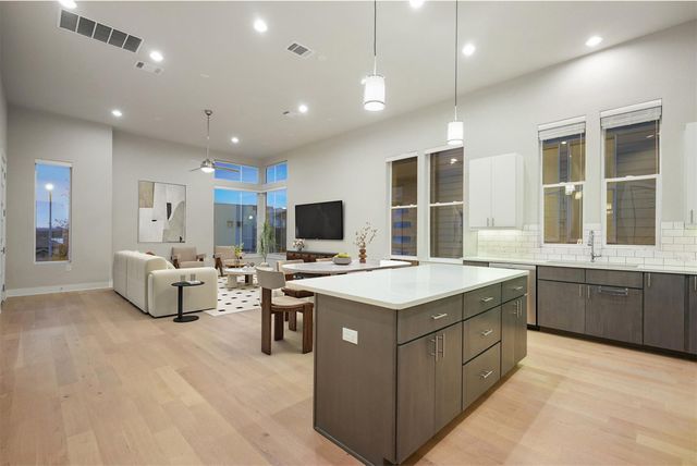 6109 Seville DR, Austin, TX 78724