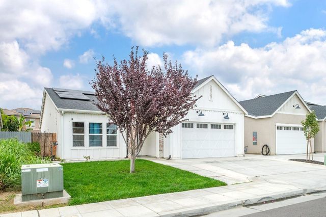 5823 E Pitt Avenue, Fresno, CA 93727