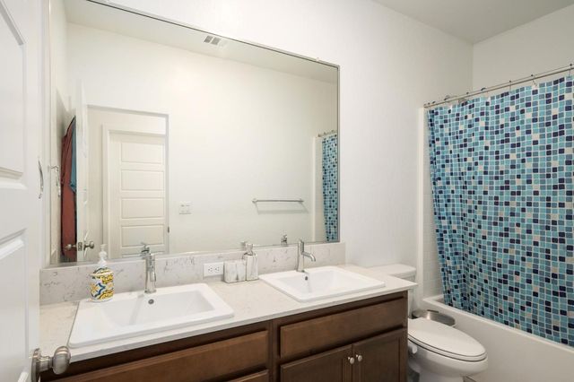 5823 E Pitt Avenue, Fresno, CA 93727