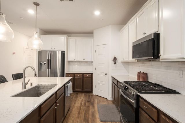 5823 E Pitt Avenue, Fresno, CA 93727