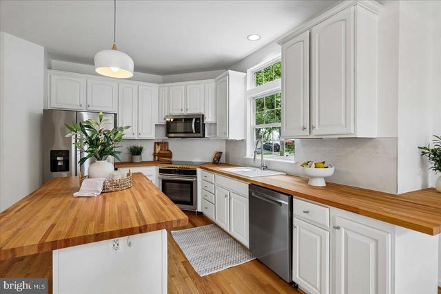 43436 ORSON ST, Chantilly, VA 20152