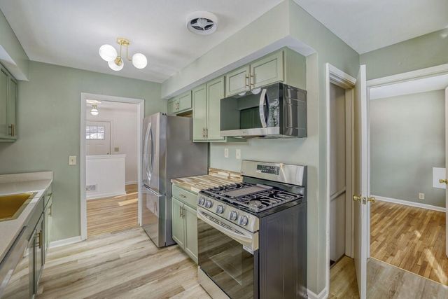 6300 Quebec Avenue N, Brooklyn Park, MN 55428