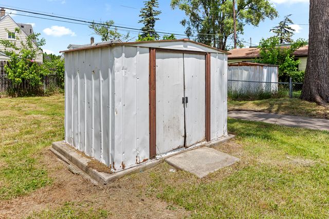 8041 Packard Avenue, Warren, MI 48089