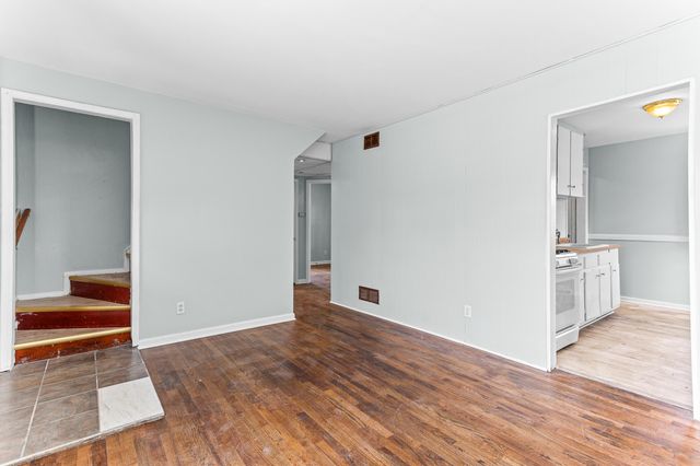 8041 Packard Avenue, Warren, MI 48089
