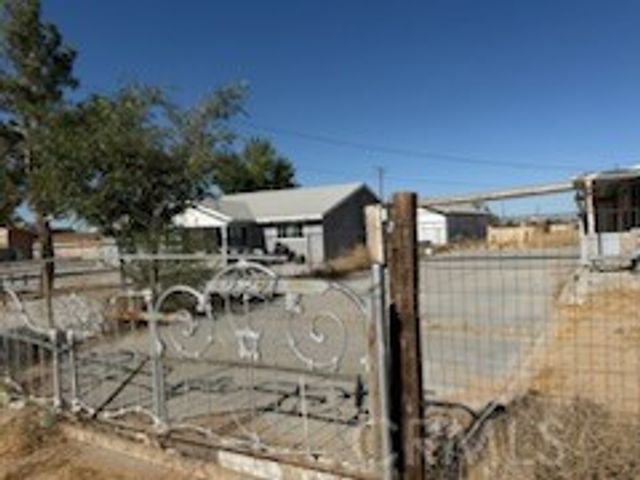 36827 Hillview Road, Hinkley, CA 92347