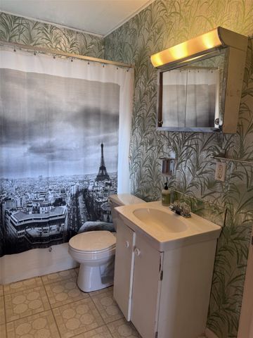 3735 Kencrest Drive NE, Cedar Rapids, IA 52402