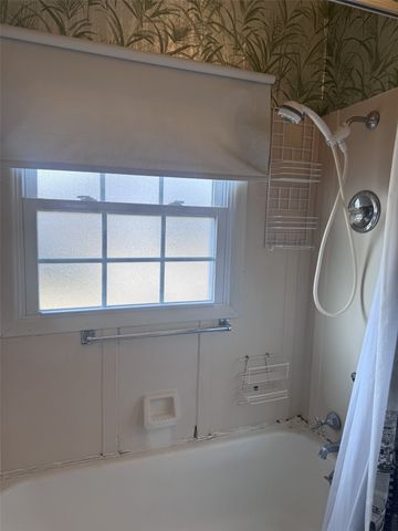 3735 Kencrest Drive NE, Cedar Rapids, IA 52402