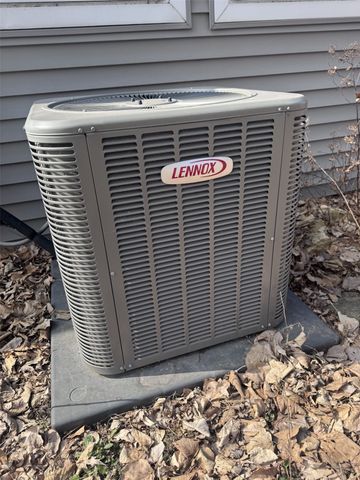 3735 Kencrest Drive NE, Cedar Rapids, IA 52402