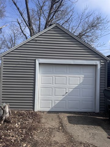 3735 Kencrest Drive NE, Cedar Rapids, IA 52402