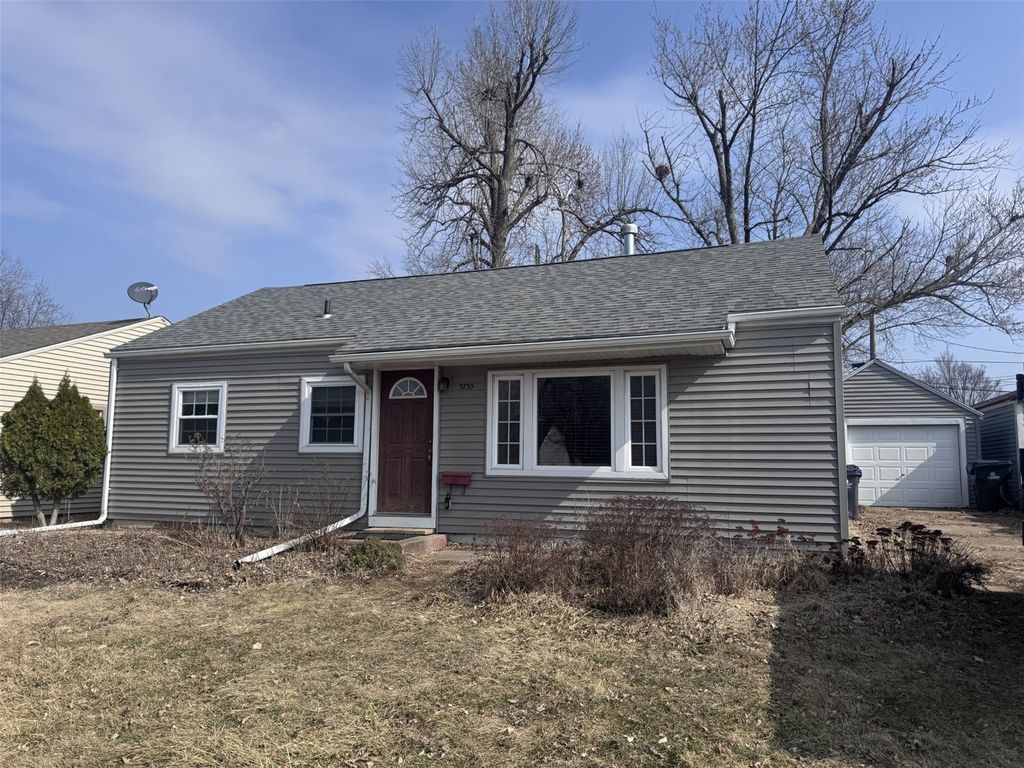 3735 Kencrest Drive NE, Cedar Rapids, IA 52402