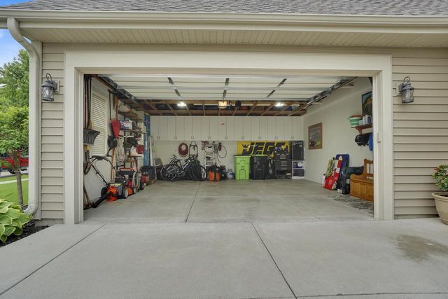 340 Willow LANE, Hartford, WI 53027