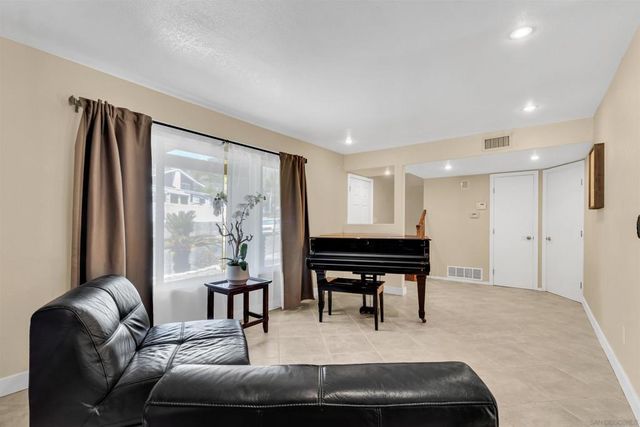 7310 Hamlet Ave., San Diego, CA 92120