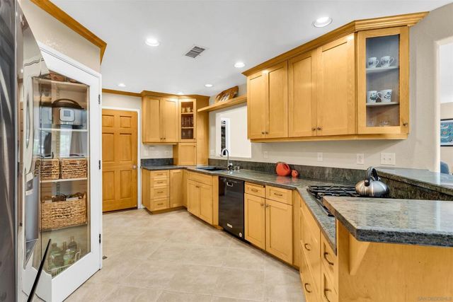 7310 Hamlet Ave., San Diego, CA 92120