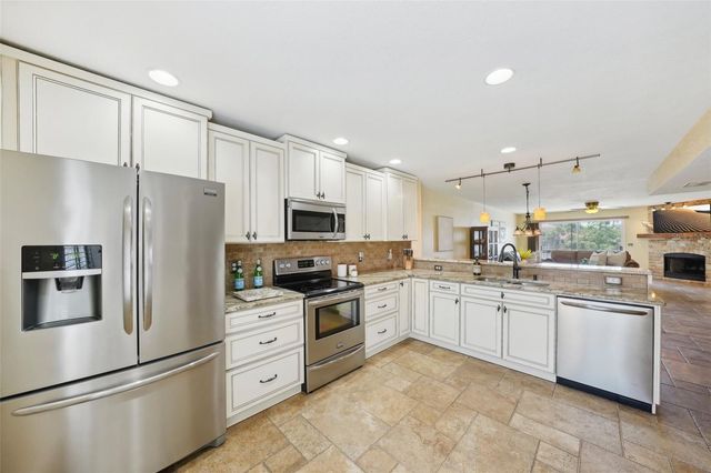 637 PINELLAS BAYWAY 105, Tierra Verde, FL 33715