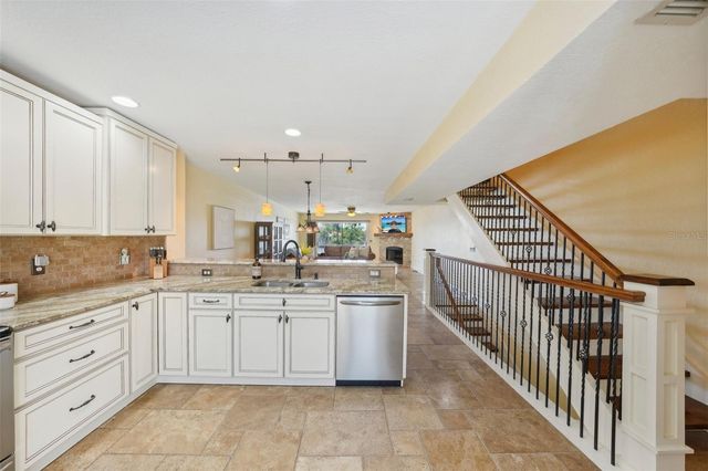 637 PINELLAS BAYWAY 105, Tierra Verde, FL 33715