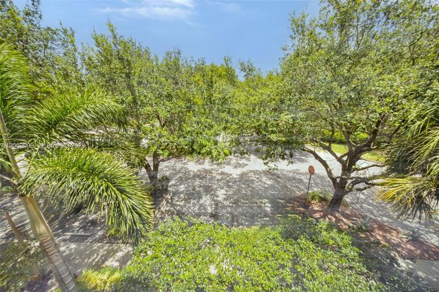 4300 NW 30th St 341, Coconut Creek, FL 33066