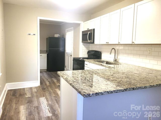 3731 Dresden Drive E, Charlotte, NC 28205