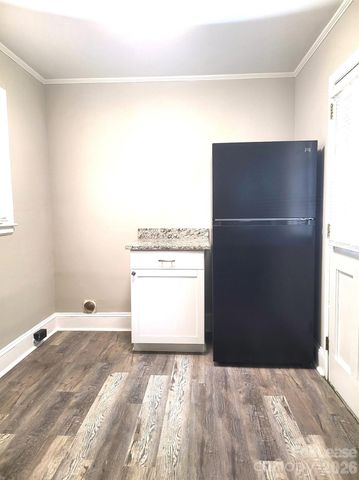 3731 Dresden Drive E, Charlotte, NC 28205