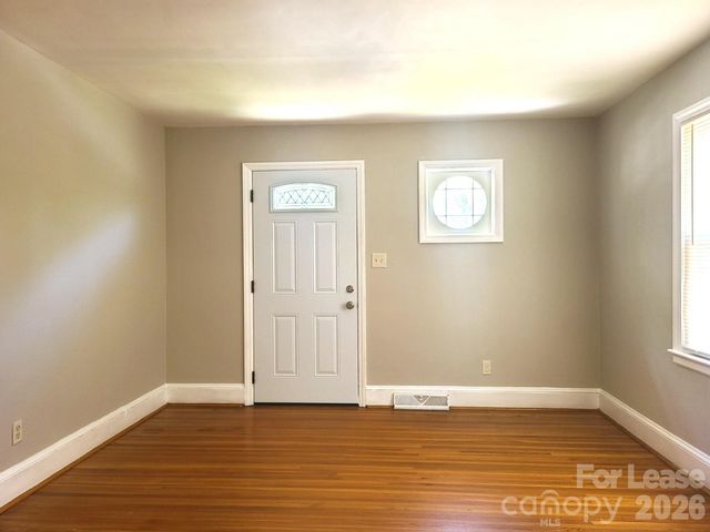 3731 Dresden Drive E, Charlotte, NC 28205