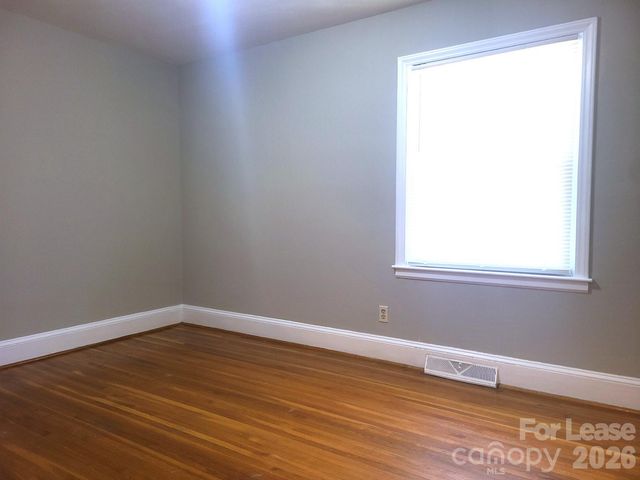 3731 Dresden Drive E, Charlotte, NC 28205