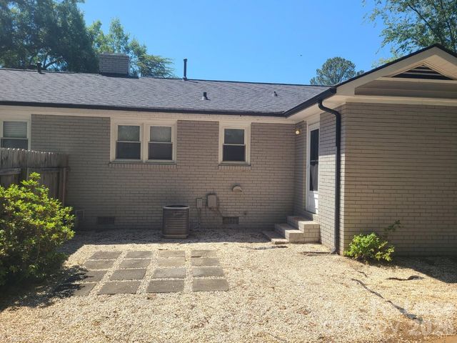3731 Dresden Drive E, Charlotte, NC 28205