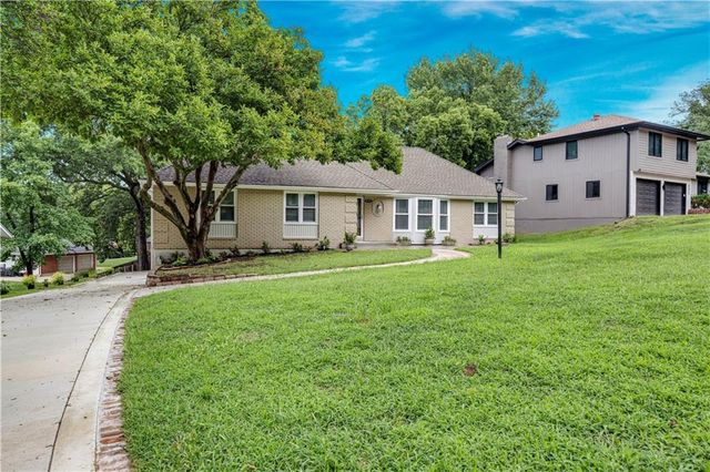 404 NW Briarcliff Road, Kansas City, MO 64116