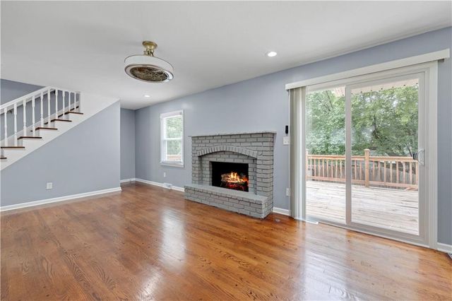 404 NW Briarcliff Road, Kansas City, MO 64116