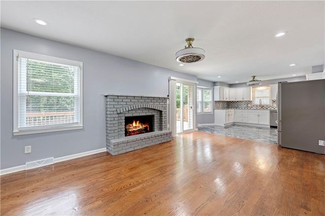 404 NW Briarcliff Road, Kansas City, MO 64116