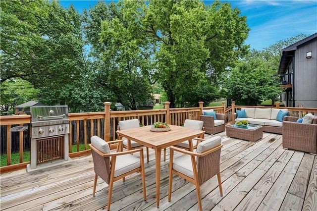 404 NW Briarcliff Road, Kansas City, MO 64116