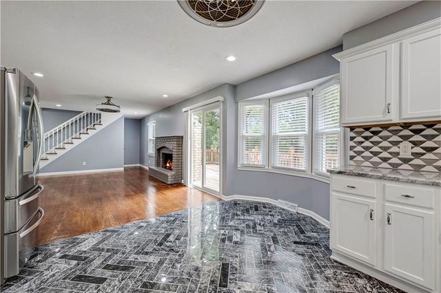404 NW Briarcliff Road, Kansas City, MO 64116