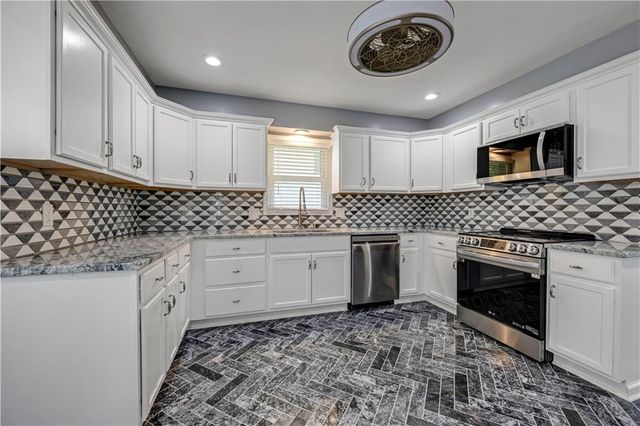 404 NW Briarcliff Road, Kansas City, MO 64116