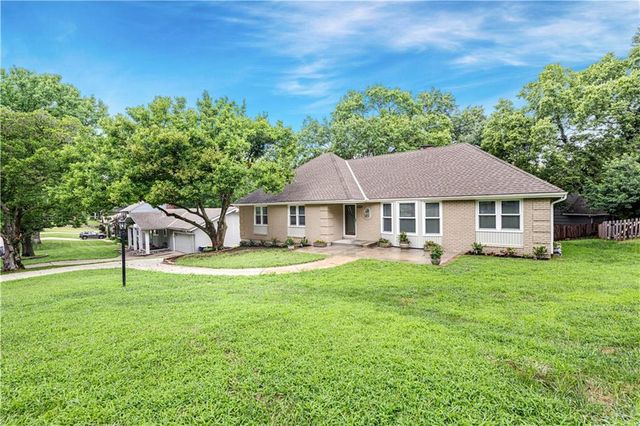 404 NW Briarcliff Road, Kansas City, MO 64116